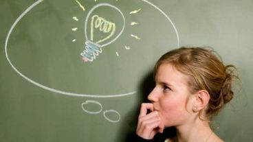 El primer invitado, Ernesto Samper Pizano, es abogado, economista y político.