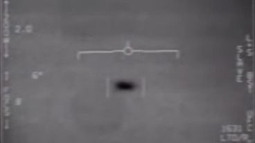 ilotos de la Marina de Estados Unidos captaron objetos voladores no identificados.