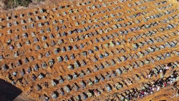 Brasil, el país gobernado por Bolsonaro, preocupa por la rápida velocidad de contagio y muertes.