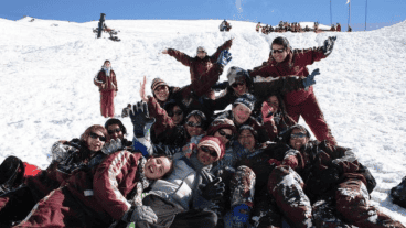 Miles de jóvenes realizan cada año su viaje de fin de curso a Bariloche.