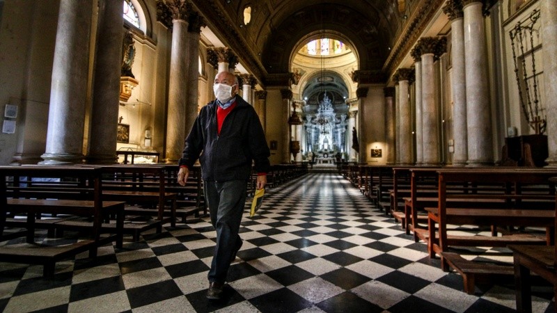Las misas se seguirán transmitiendo online a través de la página de Facebook de la Catedral. 