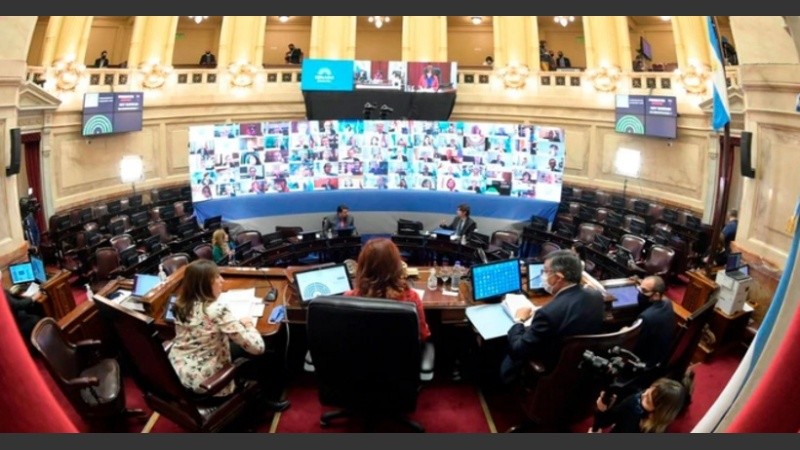 La histórica sesión virtual del Senado de la Nación comenzó minutos después de las 14.