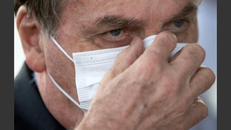 Bolsonaro enfrentó a los gobernadores otra vez por las cuarentenas.