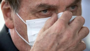 Bolsonaro enfrentó a los gobernadores otra vez por las cuarentenas.