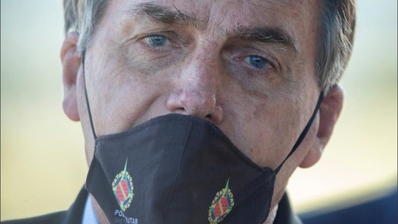 Bolsonaro habló en conferencia de prensa y cuestionó la cuarentena impuesta por gobernadores e intendentes brasileños.