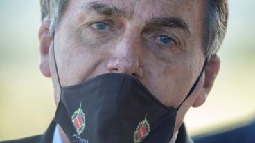 Bolsonaro habló en conferencia de prensa y cuestionó la cuarentena impuesta por gobernadores e intendentes brasileños.