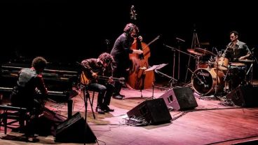 El protocolo de Santa Fe propone que los músicos vuelvan a tocar sobre un escenario.