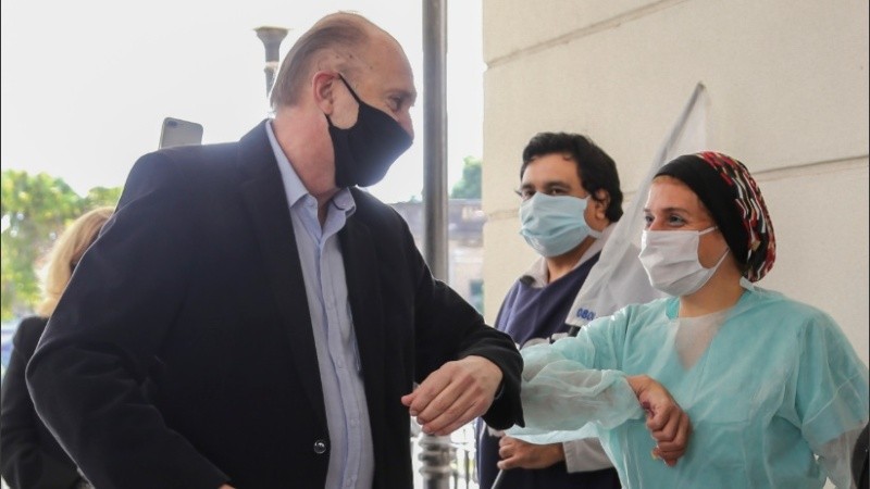 El gobernador pidió a los santafesinos que no bajen la guardia.