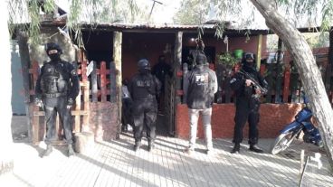 Distintas viviendas fueron allanadas este viernes a la mañana.