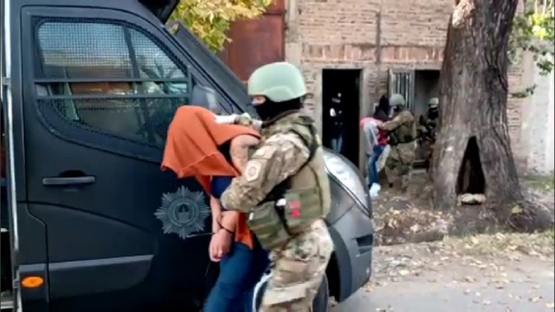 Distintas viviendas fueron allanadas este viernes a la mañana.