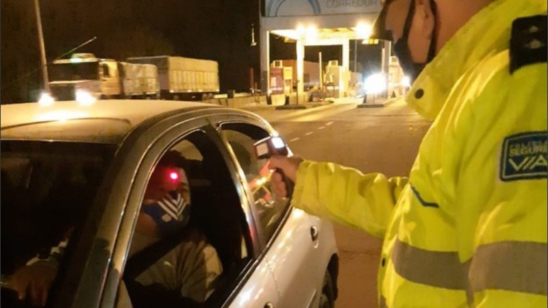 En algunos retenes se mide la temperatura de los conductores.