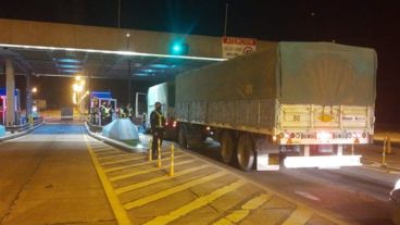 Control vehicular en la ruta nacional 168, en Santa Fe.