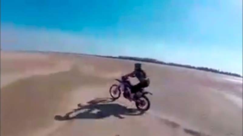 Los motociclistas se filmaron en Corrientes.