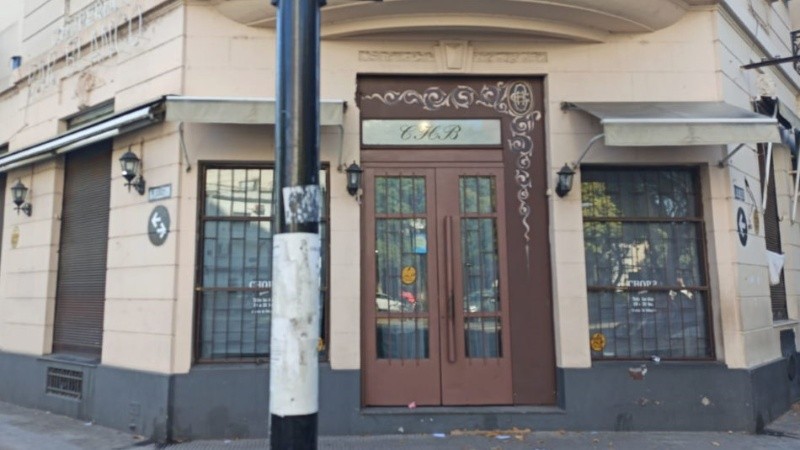 Persianas bajas del Bar Blanco este martes.