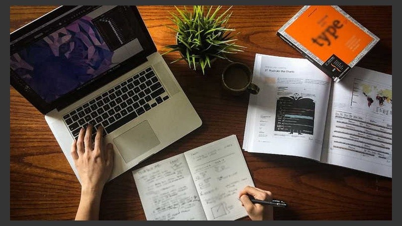 Todos estos cursos se pueden hacer a distancia y sin costo alguno.