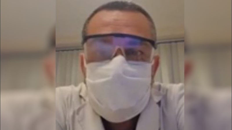 Para el médico debería ser prioridad cuidar la salud mental y la economía. 