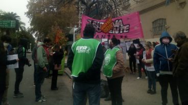 Los trabajadores se presentaron en el Ministerio de Educación para reclamar una respuesta.