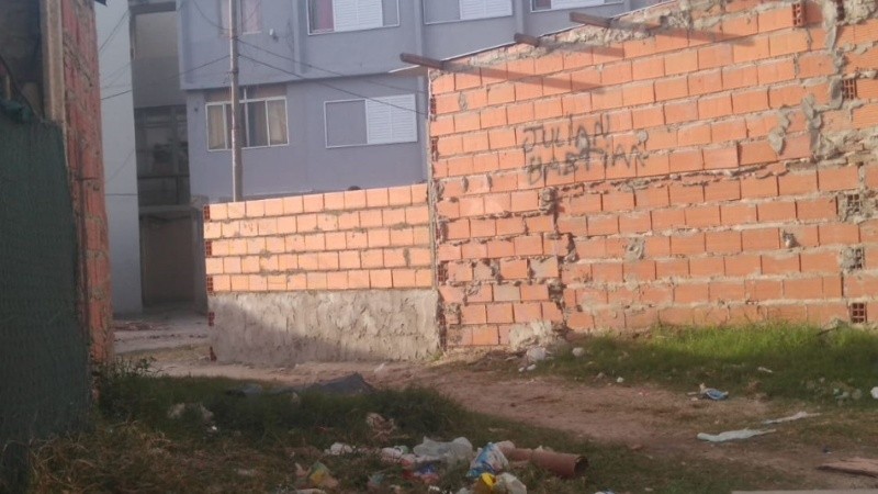 Cocheras y habitaciones avanzan en el Fonavi de Rouillón y Seguí.