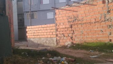 Cocheras y habitaciones avanzan en el Fonavi de Rouillón y Seguí.