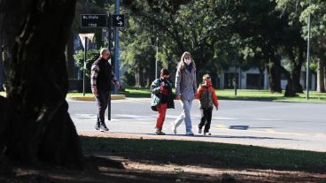 Durante la mañana fresca, muchos rosarinos salieron a hacer los primeros paseos.