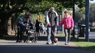 Caminatas recreativas en la ciudad.