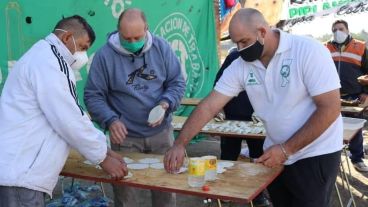 Se reparten unas 7 mil raciones de empanadas.