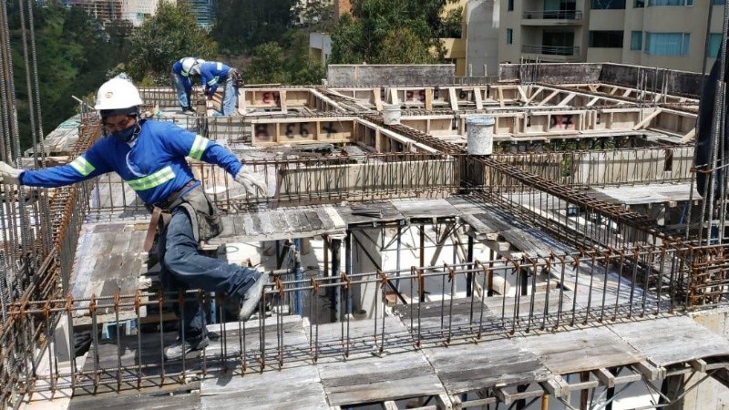 Se habilitarían más obreros en las construcciones privadas en Santa Fe. 