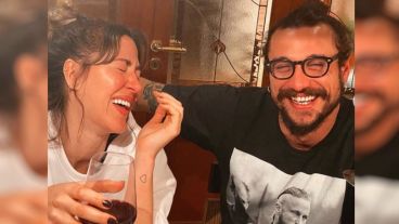 Jimena Barón, Daniel Osvaldo y la captura de un festejo de cumpleaños familiar para la actriz.