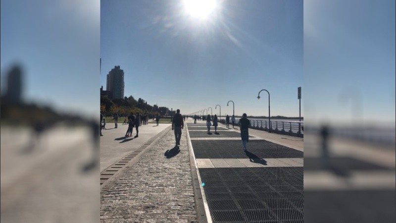 Una caminata a la par del Paraná.
