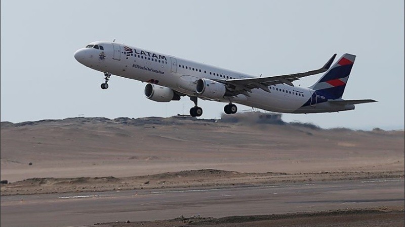 Latam aseguró que seguirá pagando salarios.