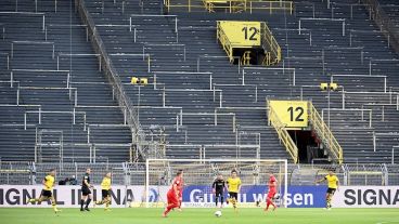 El fútbol alemán sigue a puertas cerradas.