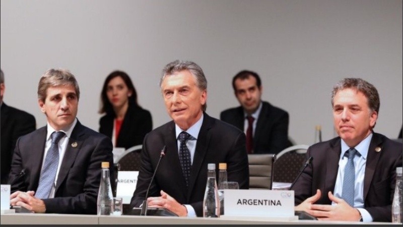 Macri y su equipo económico, bajo la lupa.