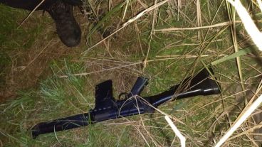 En su huida, los atacantes descartaron un fusil Fal.