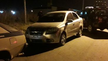 El Aveo en el que se desplazaban los sospechosos.