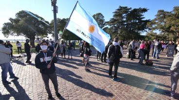 No faltó la bandera nacional.