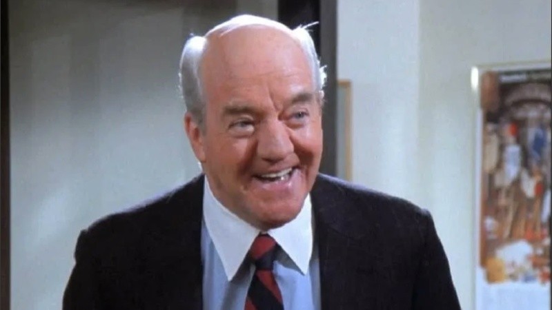 Richard Herad, como el memorable jefe de George Constanza en 