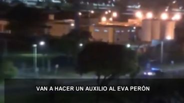 El oficial lesionado fue llevado al Eva Perón, donde seguía internado.