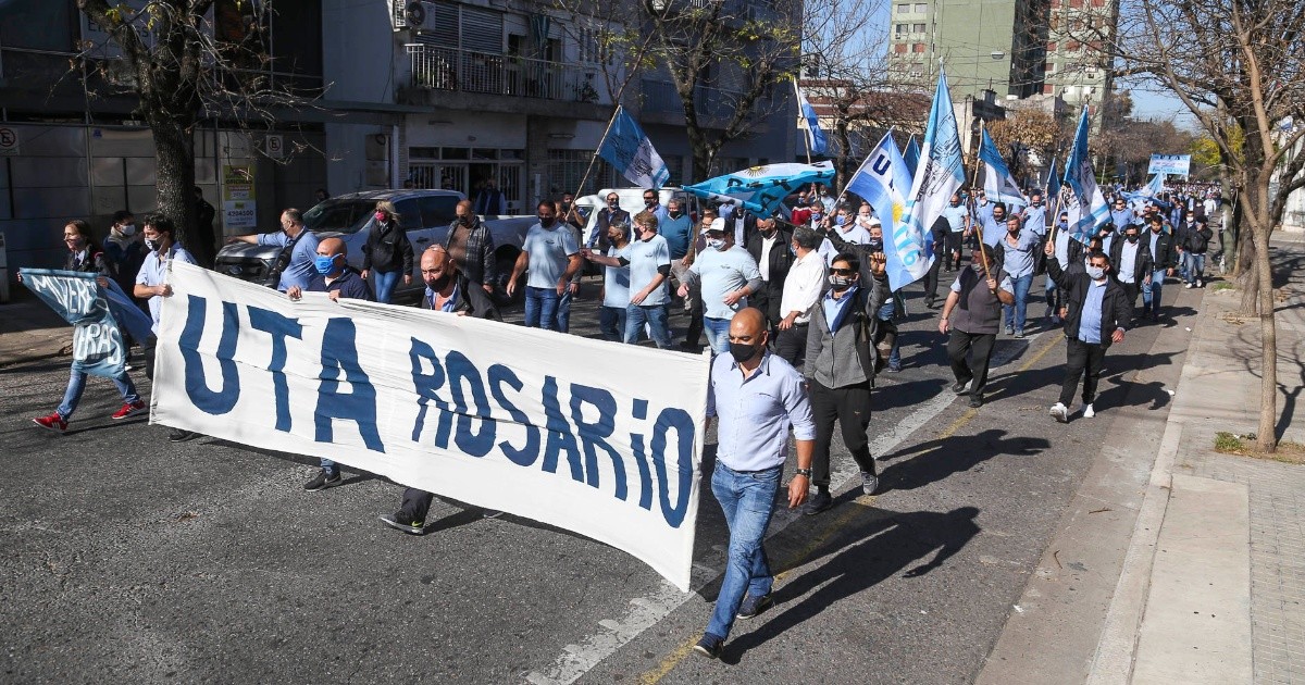 Multitudinaria movilización de la UTA en el día 18 del paro de ...