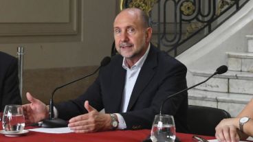 Perotti avanza en la activación de más rubros en medio de la cuarentena.