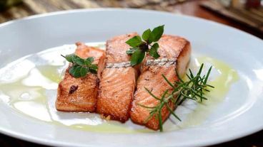 El salmón es una excelente fuente de vitamina D, proteínas y ácidos grasos omega-3.