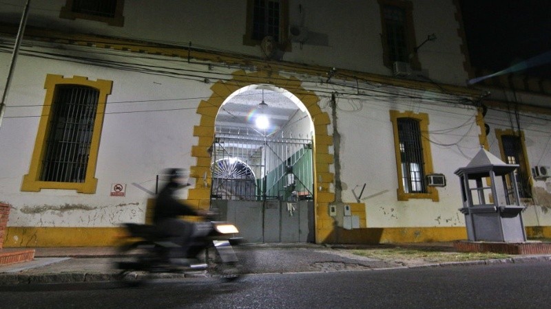 La cárcel está ubicada en el macrocentro de Rosario.