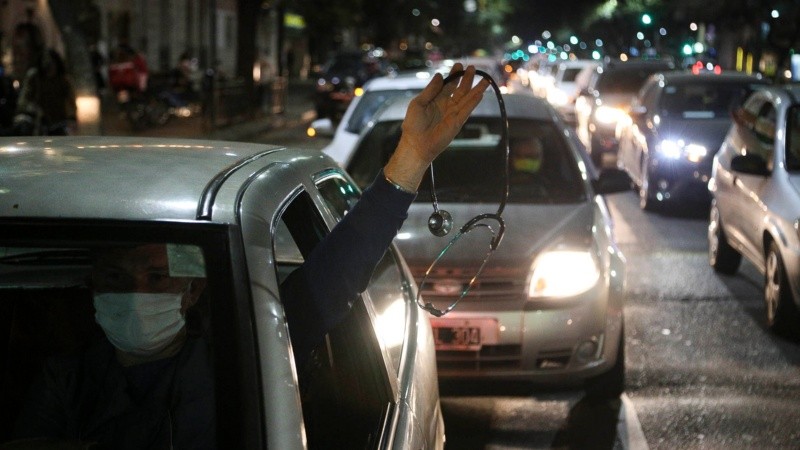 La manifestación partió desde Pellegrini y España hasta el Monumento.