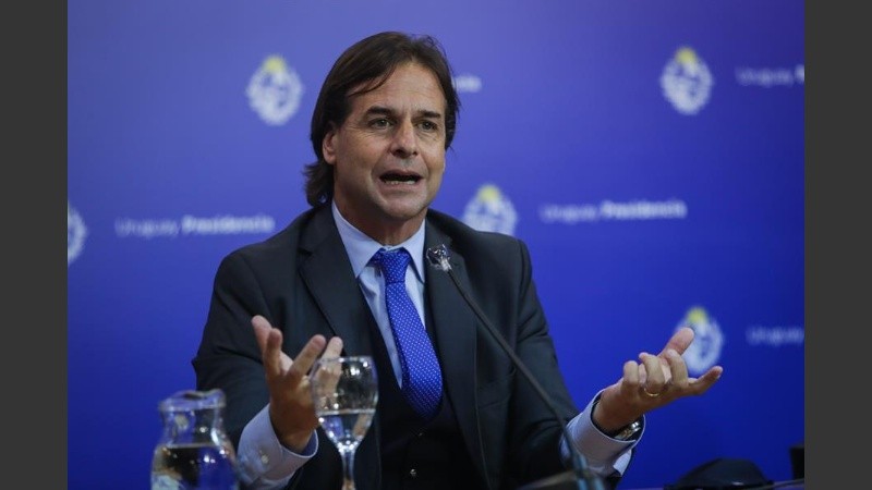 Lacalle Pou se testeará este sábado por covid-19.