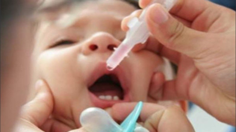 A partir de mañana se dejará de aplicar en todo el país la vacuna oral Sabin contra la poliomielitis.