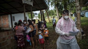 Asistencia médica en el Amazonas, una zona complicada por el covid-19.