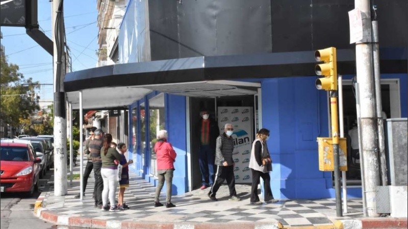 La mayor expectativa está puesta en el fin de semana, cuando los locales gastronómicos puedan volver a recibir público.