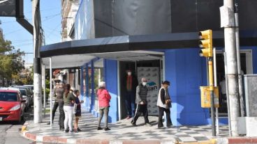 La mayor expectativa está puesta en el fin de semana, cuando los locales gastronómicos puedan volver a recibir público.