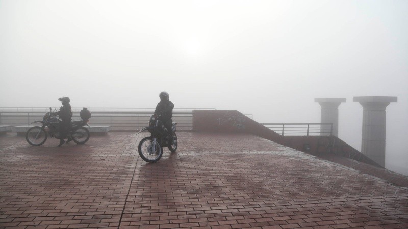 No se veía nada: postales desde la costa rosarina este martes por la mañana. 