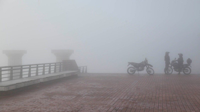 No se veía nada: postales desde la costa rosarina este martes por la mañana. 