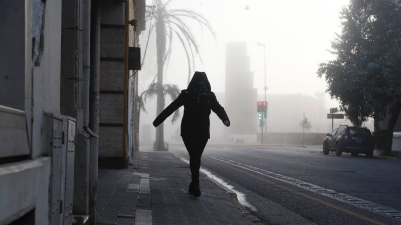 No se veía nada: postales desde la costa rosarina este martes por la mañana. 